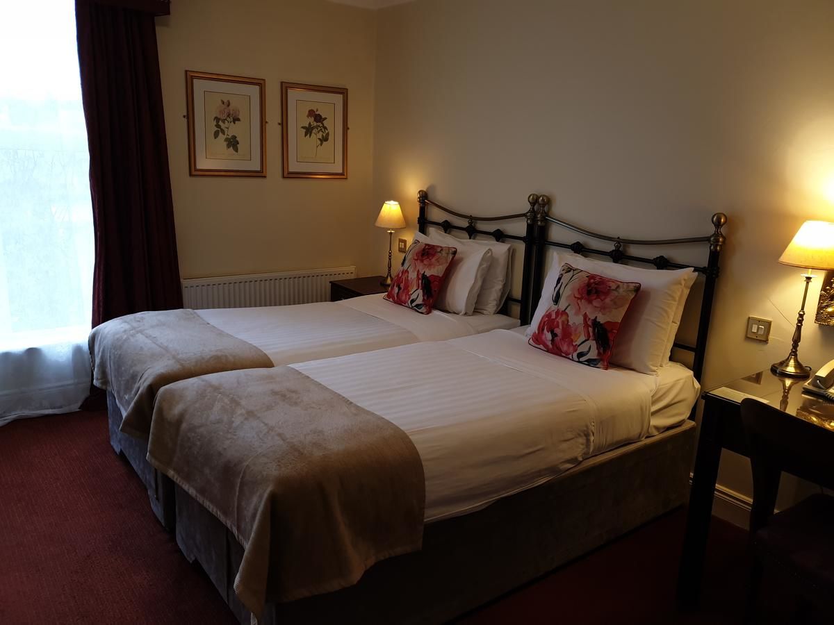 Отель The Listowel Arms Hotel Листоуэл