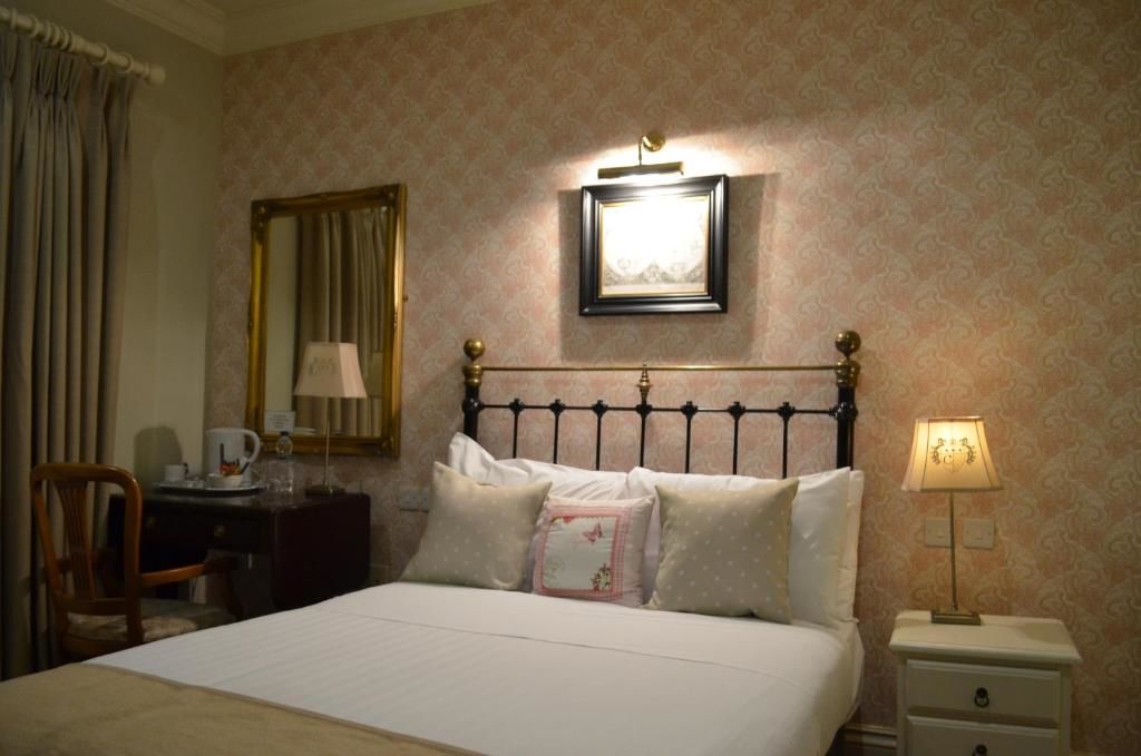 Отель The Listowel Arms Hotel Листоуэл